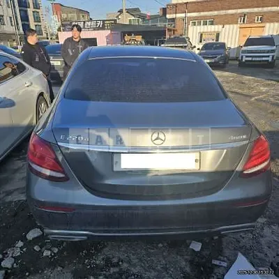Photo 1 of 12: 2019 Mercedes-Benz E220 d 4Matic, VIN WDDZF0FBXKA531191 — Korean insurance auction