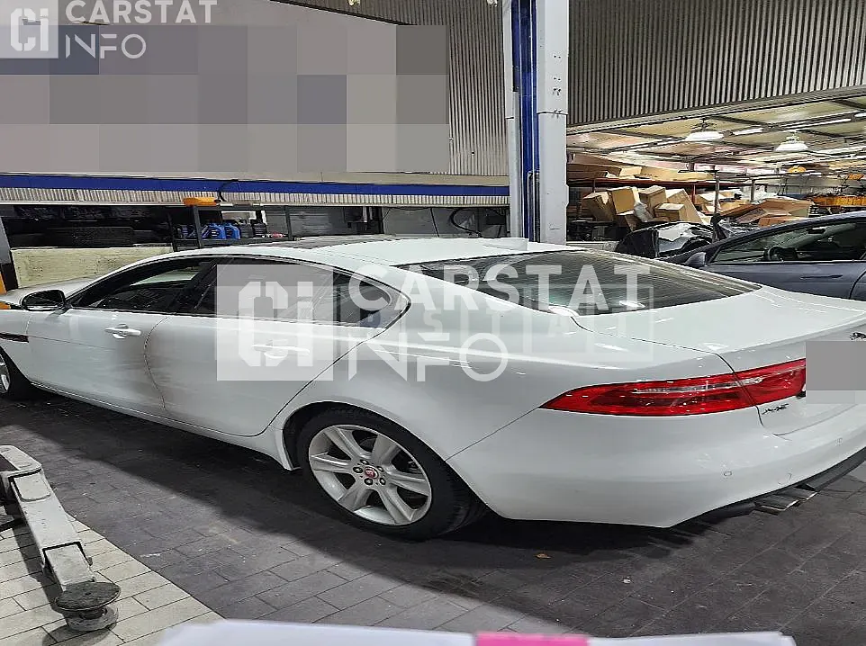 Photo 2 of 18: 2019 Jaguar XE 20d — Korean insurance auction