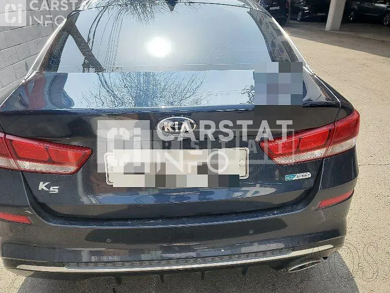 Photo 2 of 15: 2018 Kia K5, VIN KNAGT415GKA261958 — Korean insurance auction
