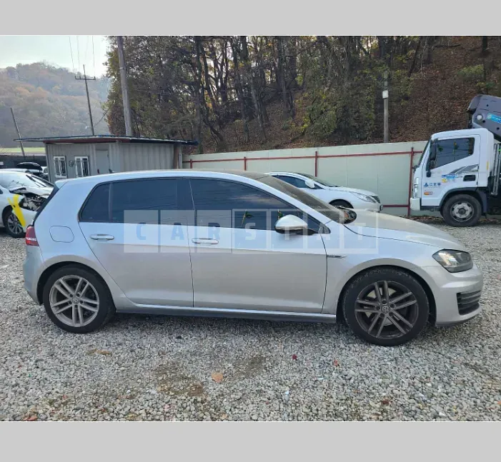 Photo 2 of 8: 2015 Volkswagen Golf GTD, VIN WVWZZZAUZFW242779 — Korean insurance auction