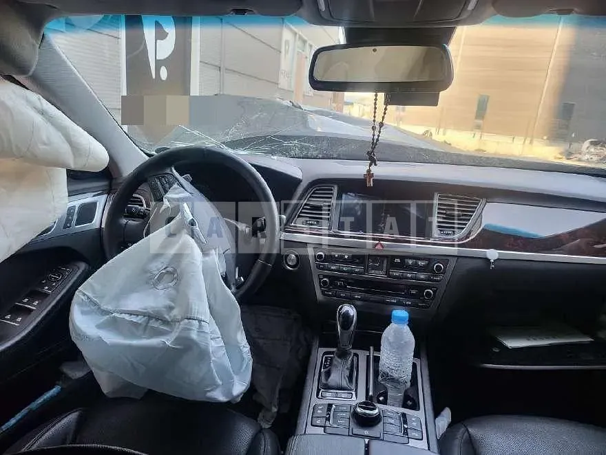 Photo 2 of 17: 2015 Genesis Dh — Korean insurance auction