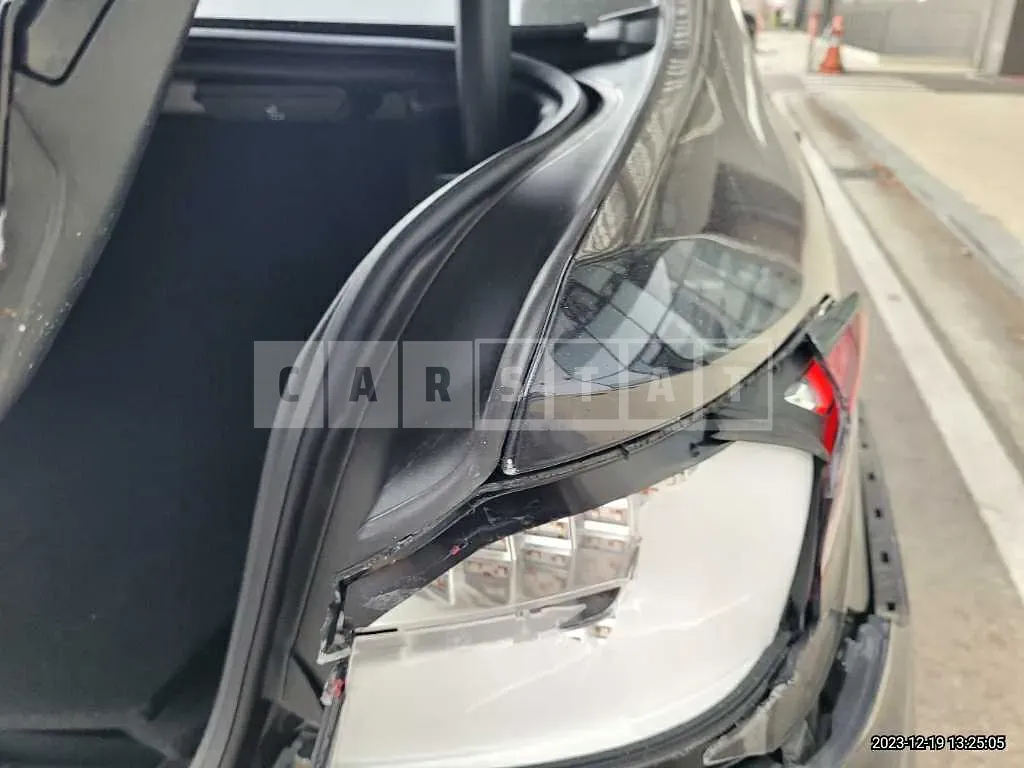 Photo 2 of 38: 2022 BMW 530e, VIN WBA51AG04NCJ65972 — Korean insurance auction