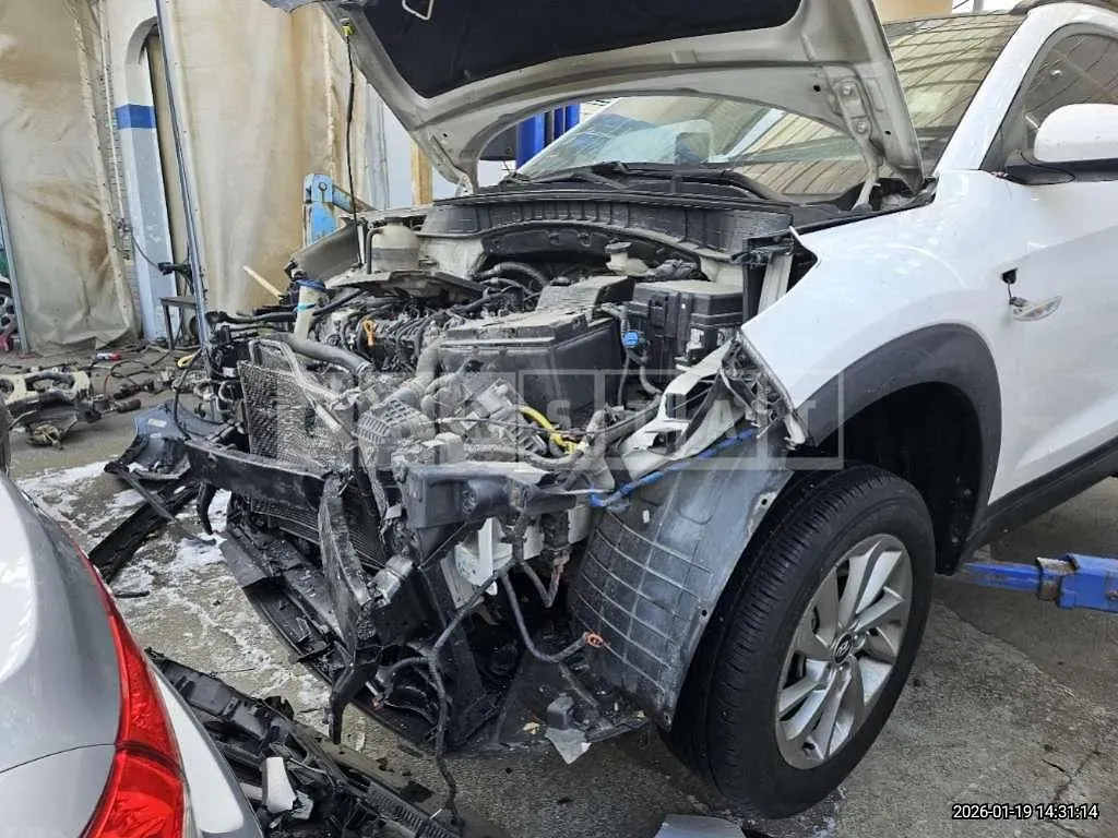 Photo 2 of 19: 2015 Hyundai Tucson TL — Korean insurance auction