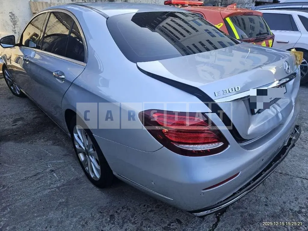Photo 2 of 21: 2017 Mercedes-Benz E300 — Korean insurance auction