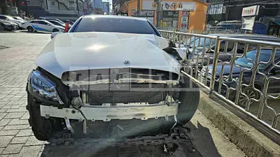 Photo 1 of 6: 2021 Mercedes-Benz C 200 — Korean insurance auction
