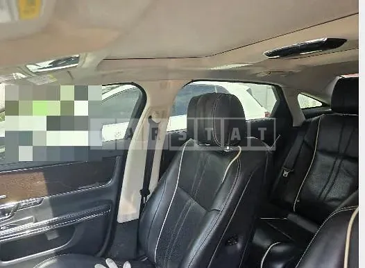 Photo 2 of 18: 2016 Jaguar XJ 3.0d, VIN SAJAA2296GNV93967 — Korean insurance auction
