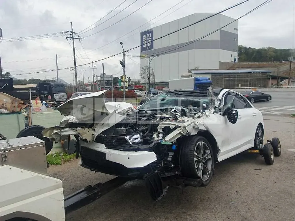 Photo 2 of 3: 2022 Kia K5, VIN KNAG3412BNA195497 — Korean insurance auction