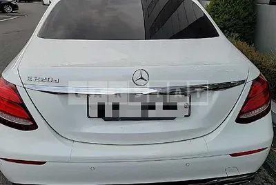 Photo 1 of 56: 2017 Mercedes-Benz E220 d, VIN WDDZF0EB3HA137400 — Korean insurance auction
