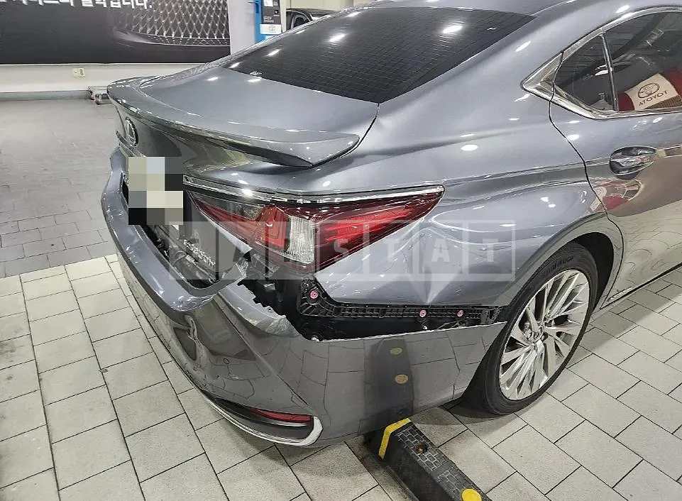 Photo 2 of 12: 2020 Lexus ES300h, VIN JTHB21B11L2105863 — Korean insurance auction