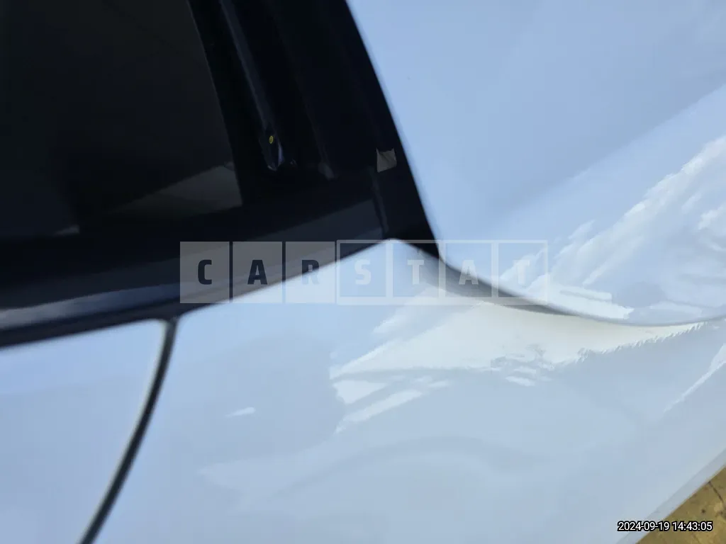 Photo 2 of 30: 2016 Mercedes-Benz E300 — Korean insurance auction