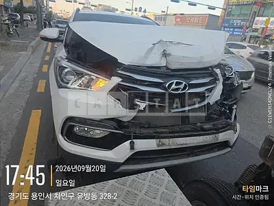 Photo 1 of 33: 2017 Hyundai Santa Fe, VIN KMHSW81UBJU824567 — Korean insurance auction
