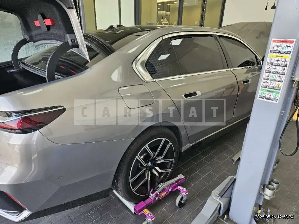 Photo 2 of 18: 2024 BMW 7SERIES 740i xDrive — Korean insurance auction