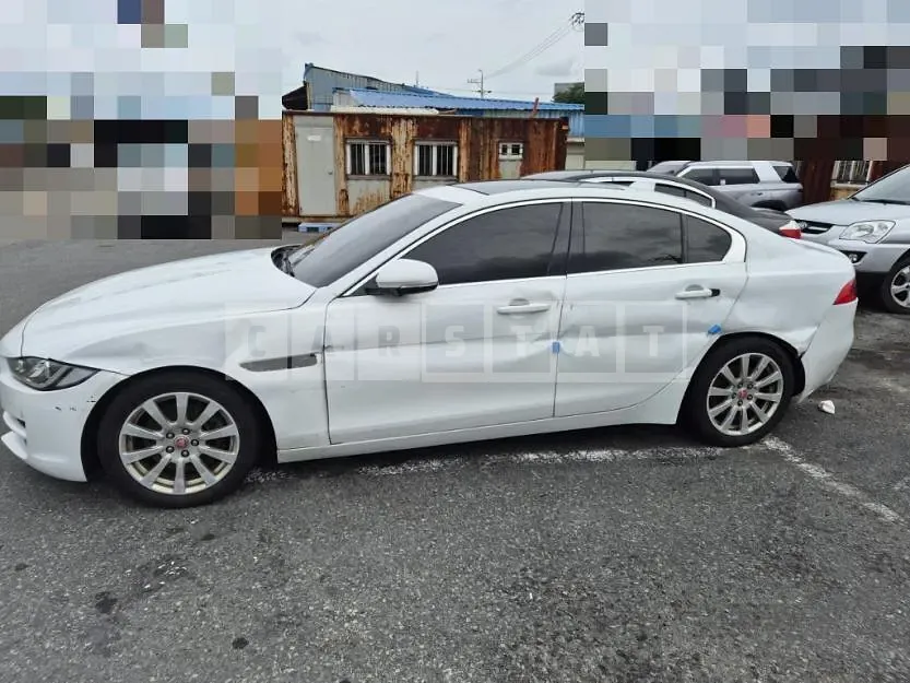 Photo 2 of 7: 2017 Jaguar XE 2.0d — Korean insurance auction