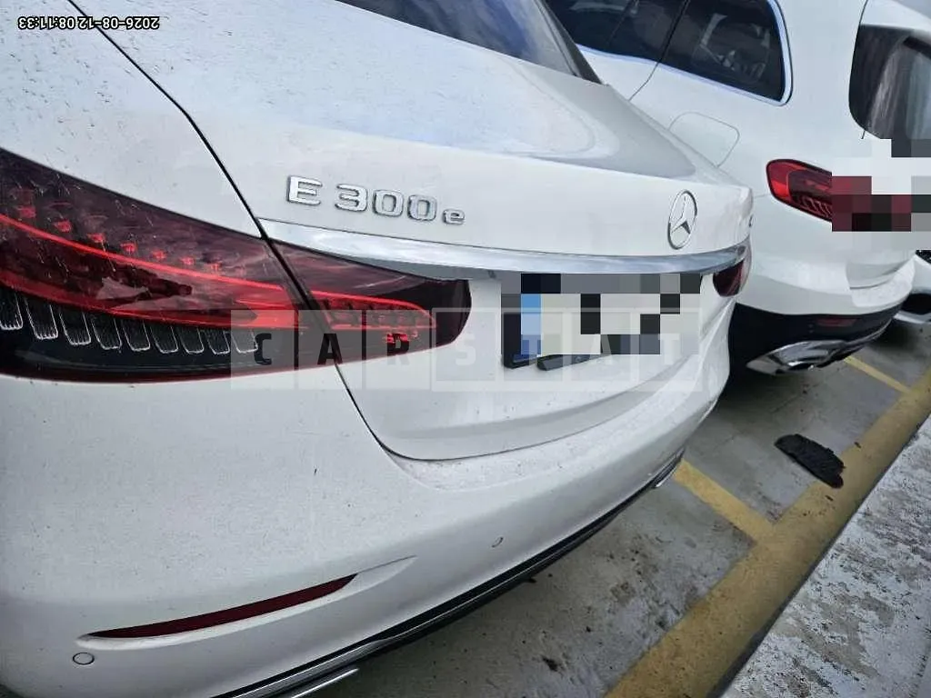 Photo 2 of 41: 2021 Mercedes-Benz E300 e 4Matic — Korean insurance auction