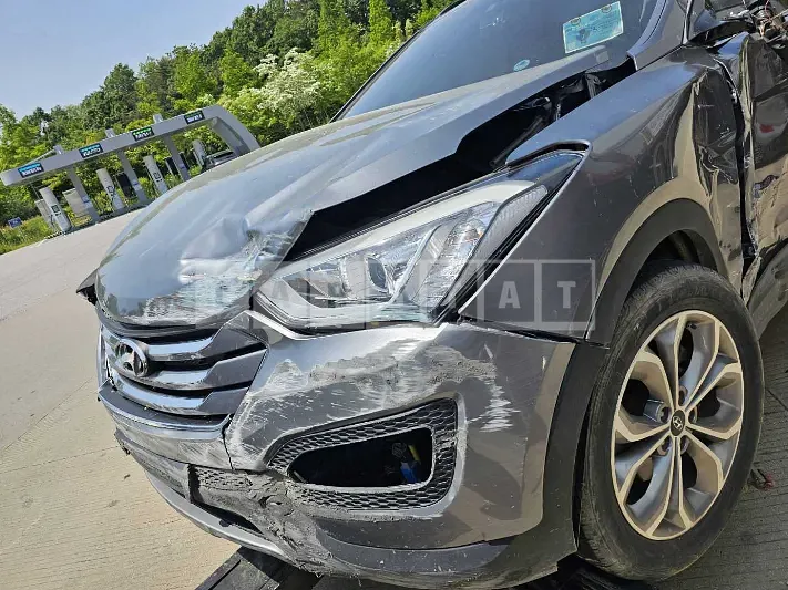 Photo 2 of 10: 2015 Hyundai Santa Fe, VIN KMHSW81UBFU494875 — Korean insurance auction