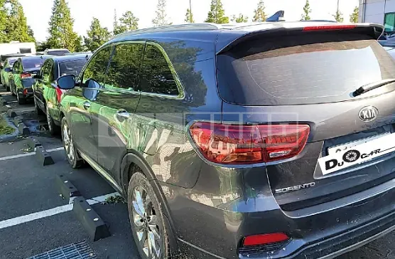 Photo 2 of 4: 2019 Kia Sorento, VIN KNAPS81BBKA546648 — Korean insurance auction