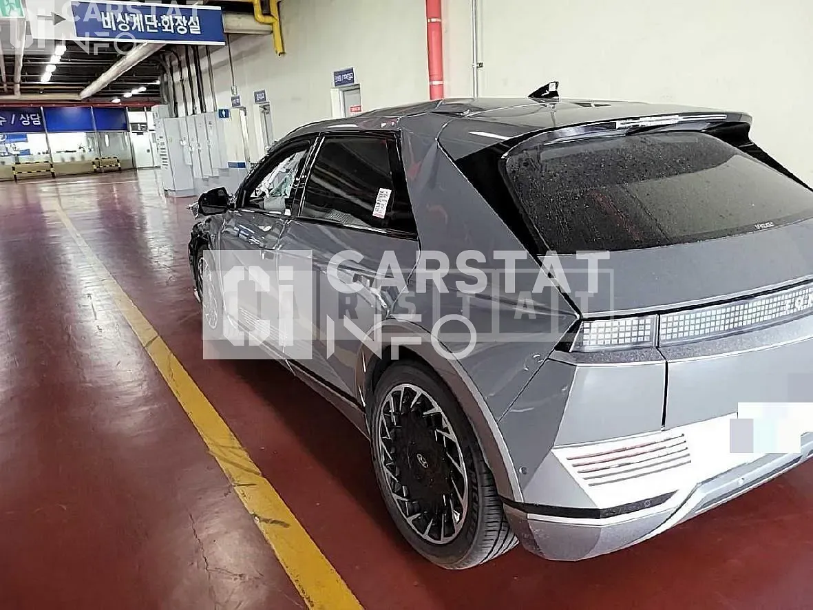 Photo 2 of 22: 2022 Hyundai Modern Ionic 5, VIN KMHKR81CPNU078558 — Korean insurance auction