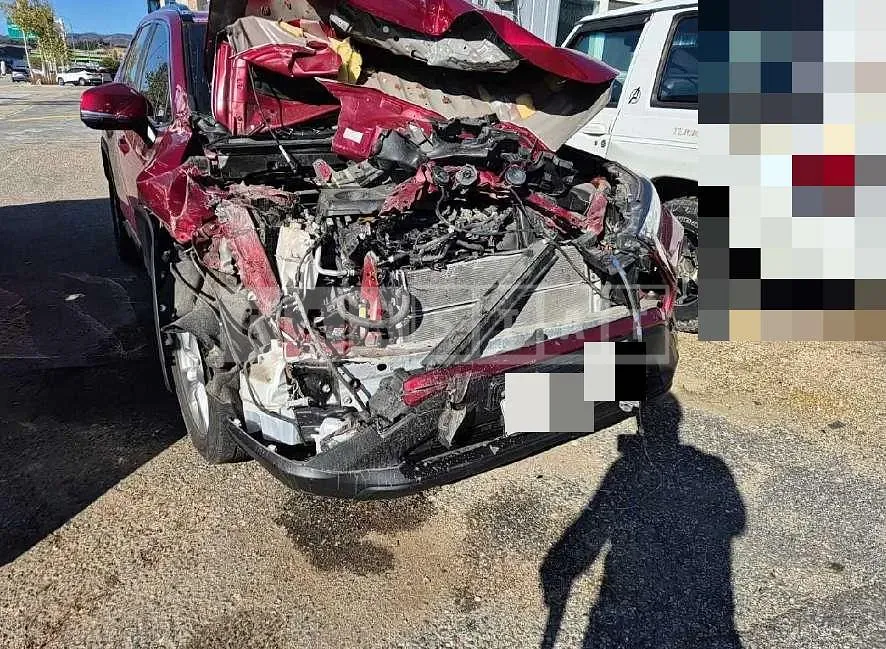 Photo 2 of 33: 2020 Toyota Lave 4 Hybrid 2WD, VIN JTMW2RFV3LD056684 — Korean insurance auction
