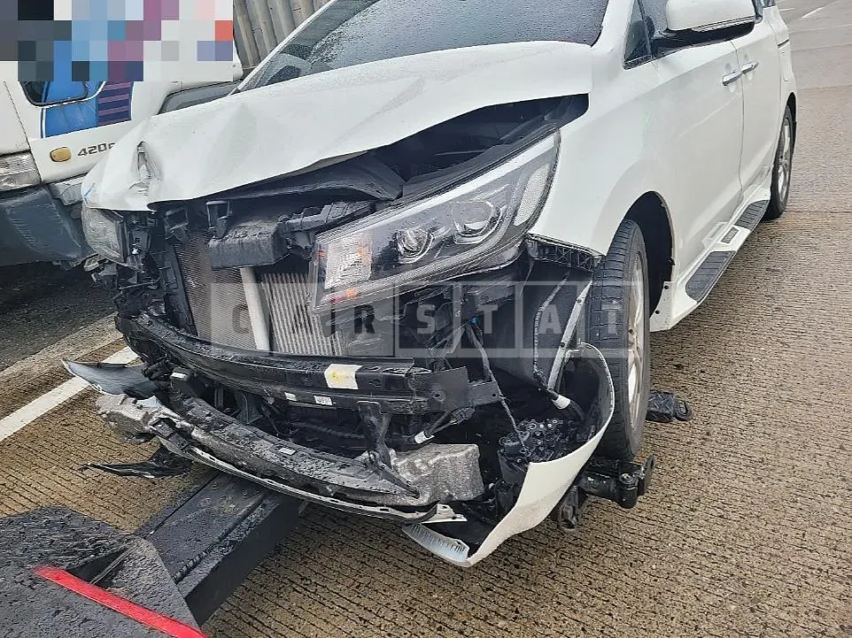 Photo 2 of 9: 2018 Kia Carnival Limousine, VIN KNAME81ABKS449813 — Korean insurance auction