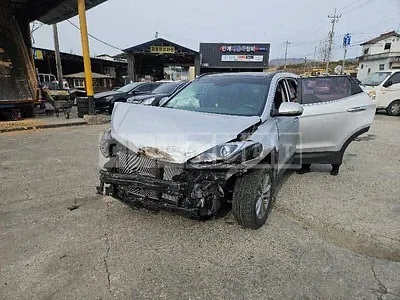 Photo 1 of 15: 2017 Hyundai Santa Fe, VIN KMHSW81UBJU771687 — Korean insurance auction