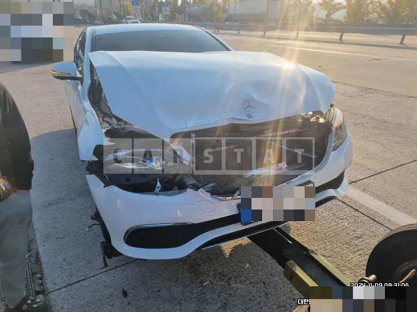Photo 2 of 5: 2018 Mercedes-Benz E300 4Matic — Korean insurance auction