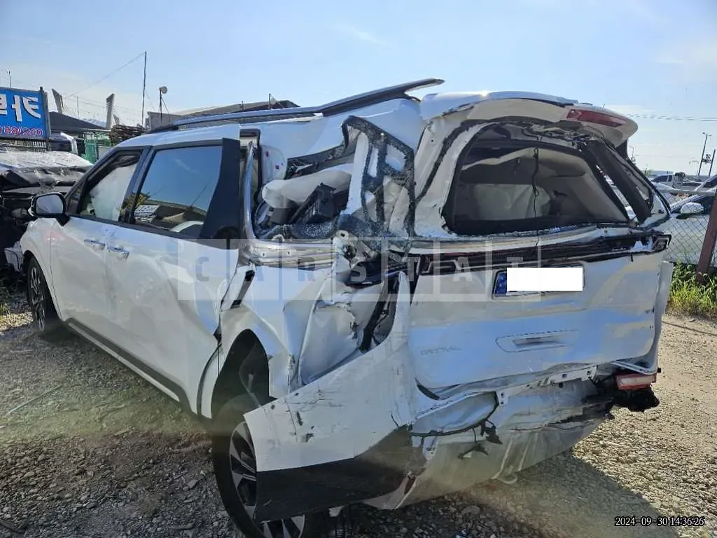 Photo 2 of 10: 2023 Kia Carnival — Korean insurance auction