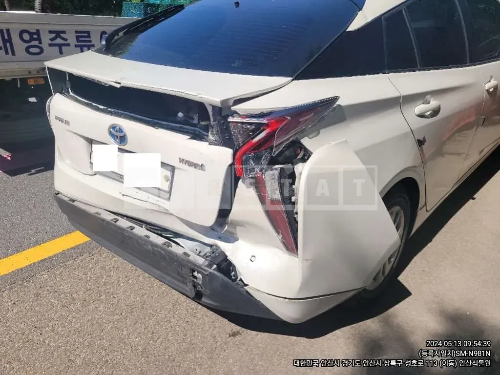 Photo 2 of 8: 2018 Toyota Prius — Korean insurance auction