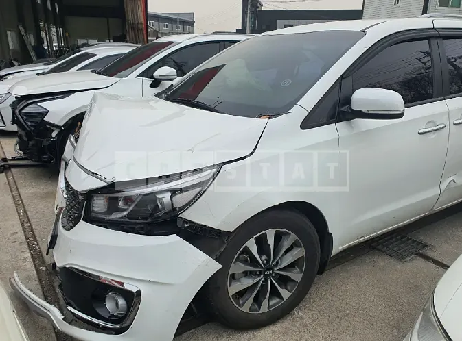 Photo 2 of 11: 2015 Kia Carnival, VIN KNAMB81ABFS010601 — Korean insurance auction