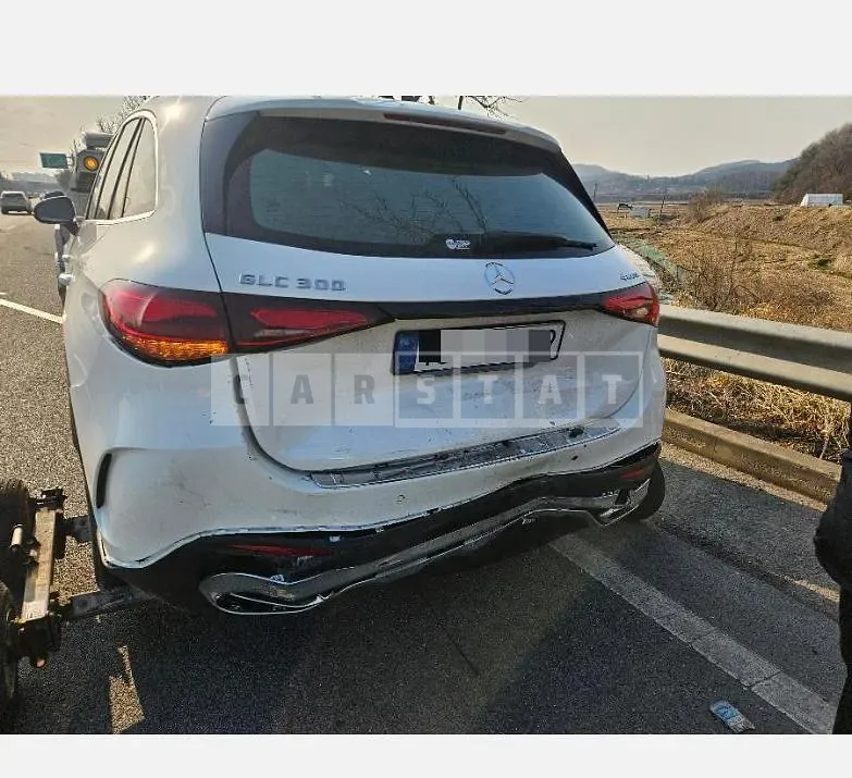 Photo 2 of 4: 2026 Mercedes-Benz GLC 300 4Matic — Korean insurance auction