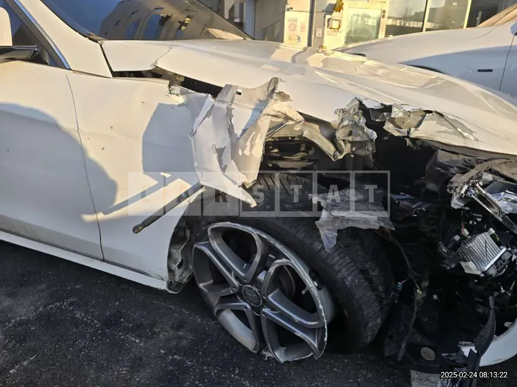 Photo 2 of 12: 2016 Mercedes-Benz E250 BlueTec 4Matic — Korean insurance auction
