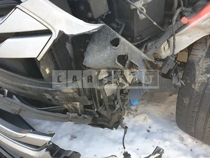 Photo 2 of 11: 2014 Hyundai Santa Fe, VIN KMHSW81UBFU352181 — Korean insurance auction