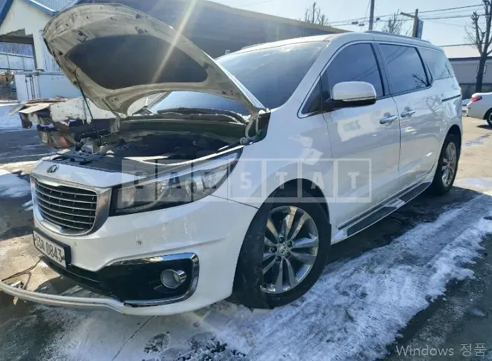 Photo 2 of 23: 2017 Kia Carnival, VIN KNAME81ABHS260154 — Korean insurance auction