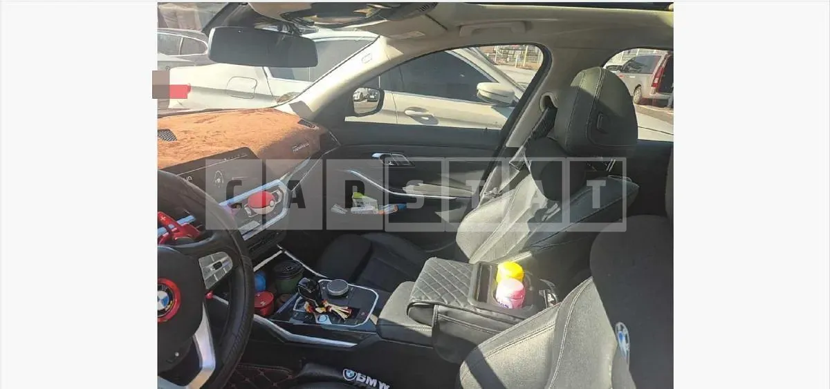 Photo 2 of 33: 2021 BMW 320i — Korean insurance auction