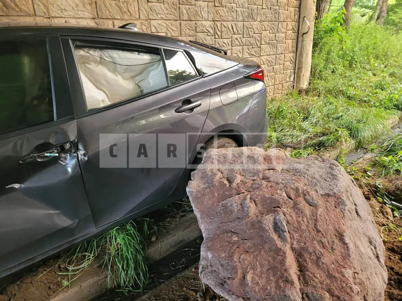 Photo 2 of 8: 2021 Toyota Prius 2WD, VIN JTDKAMFU5M3137530 — Korean insurance auction