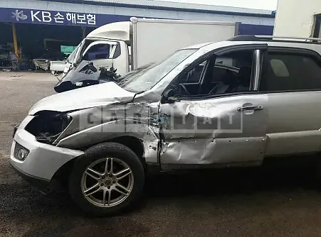 Photo 2 of 6: 2022 BMW Kia Sportage, VIN WBA71BH09NCK96277 — Korean insurance auction