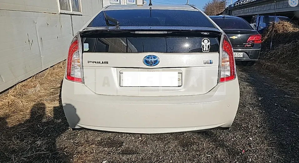 Photo 2 of 9: 2015 Toyota Prius — Korean insurance auction