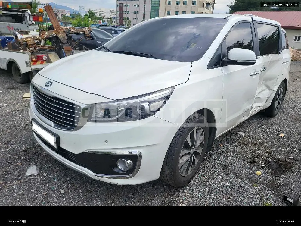 Photo 2 of 15: 2017 Kia Carnival, VIN KNAMB81ABJS399738 — Korean insurance auction