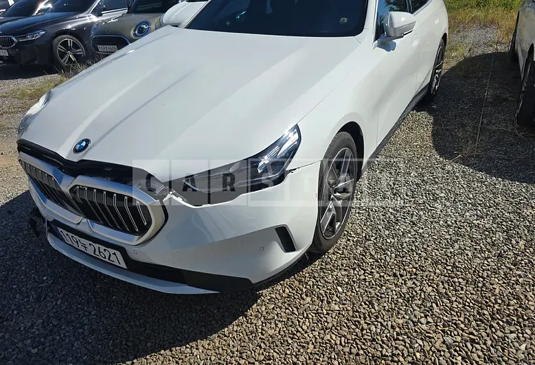 Photo 2 of 26: 2024 BMW 520i — Korean insurance auction