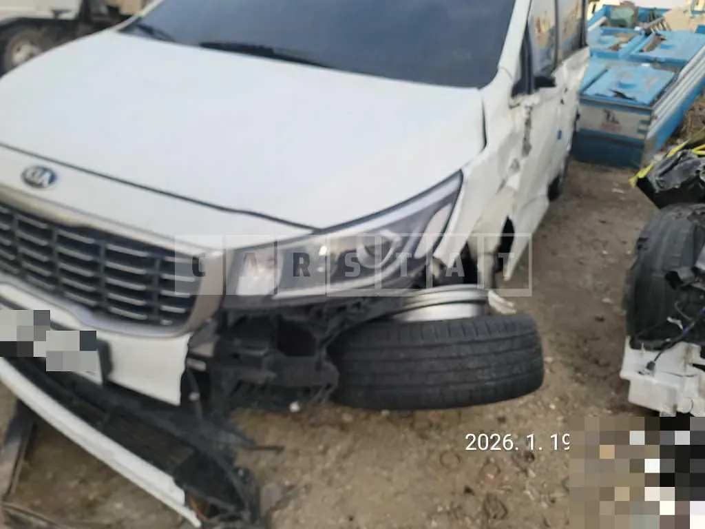 Photo 2 of 11: 2020 Kia Carnivals — Korean insurance auction
