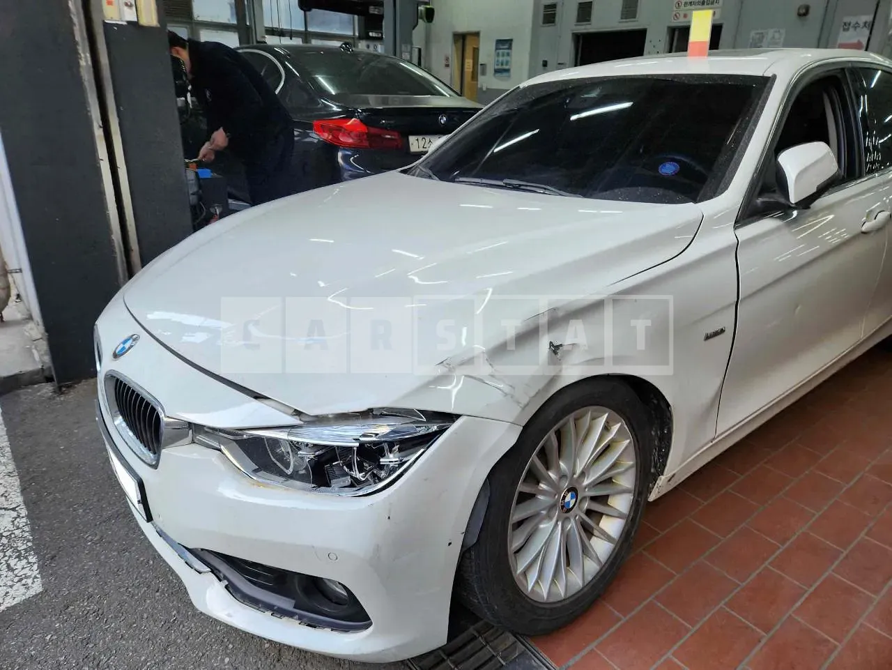 Photo 2 of 13: 2017 BMW 320i, VIN WBA8A9107HK883112 — Korean insurance auction