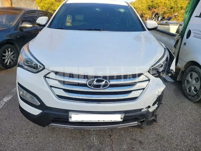 Photo 2 of 34: 2015 Hyundai Santa Fe, VIN KMHSU81UBFU471351 — Korean insurance auction