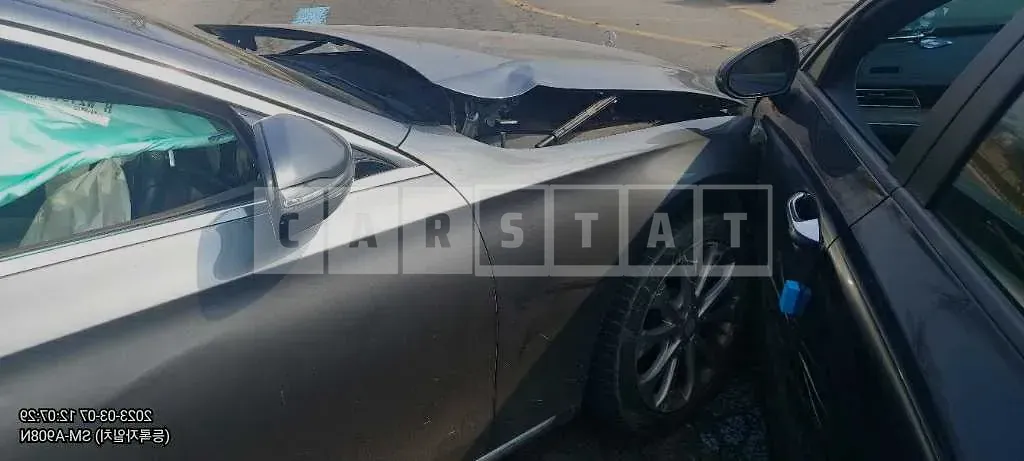 Photo 2 of 4: 2017 Mercedes-Benz E220 d, VIN WDDZF0EB7HA065147 — Korean insurance auction