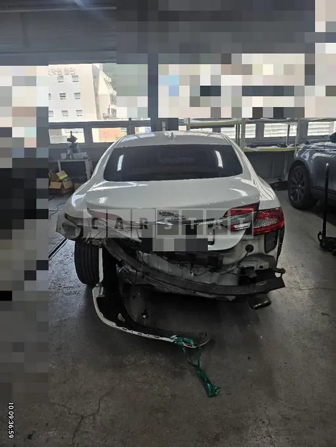 Photo 2 of 37: 2015 Jaguar XF 2.2d — Korean insurance auction