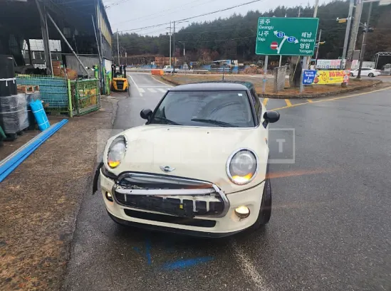 Photo 3 of 3: 2015 MINI Cooper D, VIN WMWXN3107F3A05316 — Korean insurance auction
