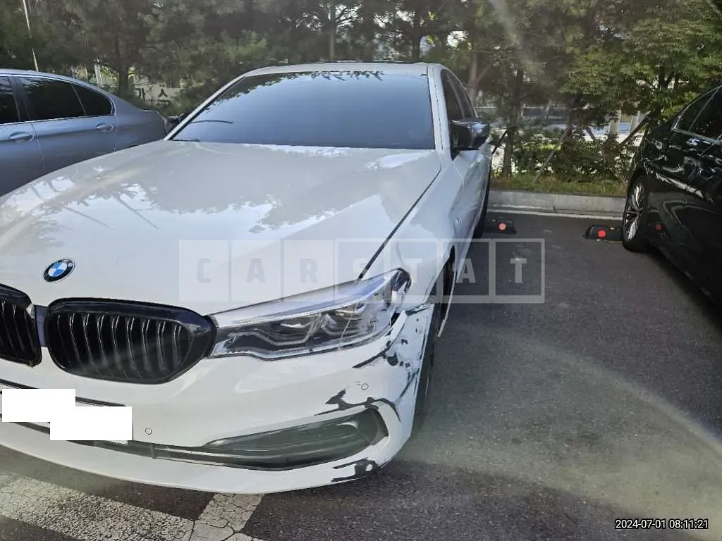 Photo 2 of 27: 2019 BMW 520d Luxury — Korean insurance auction