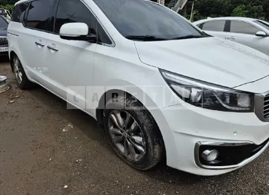Photo 2 of 26: 2018 Kia Carnival — Korean insurance auction