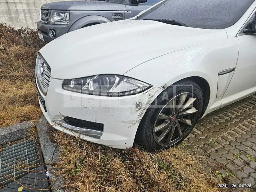Photo 2 of 25: 2015 Jaguar XF 2.2d — Korean insurance auction