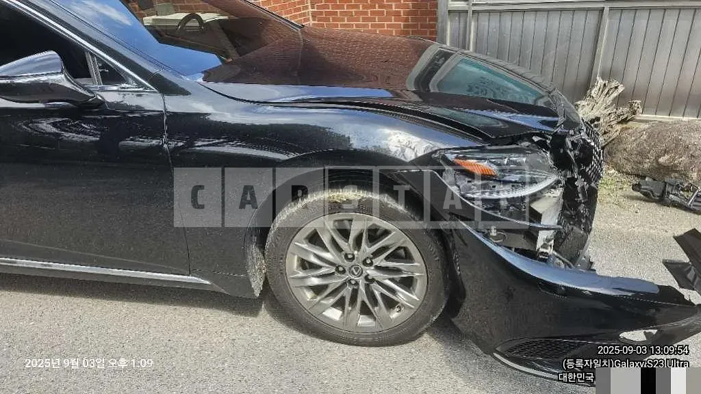 Photo 2 of 9: 2018 Lexus LS500h AWD — Korean insurance auction