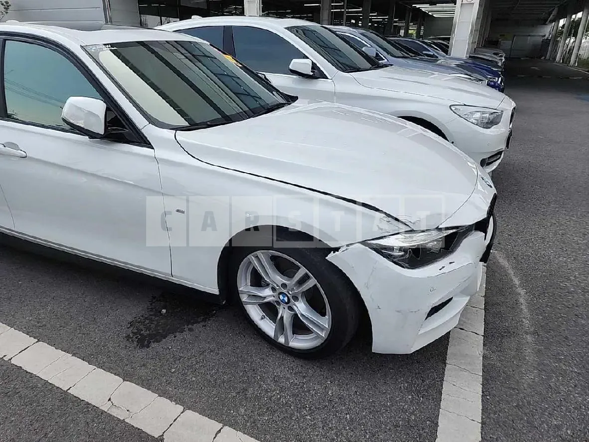 Photo 2 of 10: 2018 BMW 330i, VIN WBA8B9105JA826612 — Korean insurance auction