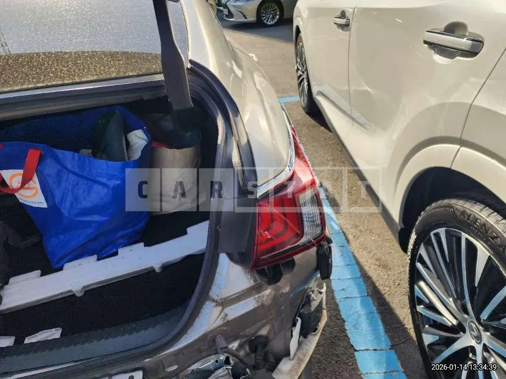 Photo 2 of 32: 2020 Lexus ES300h — Korean insurance auction